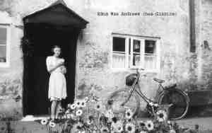 Edna May Andrews nee Gibbins  (165 KB)
 
(Click on Picture to View Full Size)