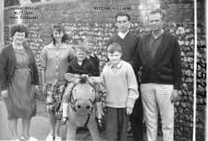 (179 KB)
 
Doreen is on the far left and her husband, William, is the second from the right
(Click on Picture to View Full Size)