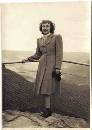 Annis Grace Earnshaw  (373 KB)
 
(Click on Picture to View Full Size)